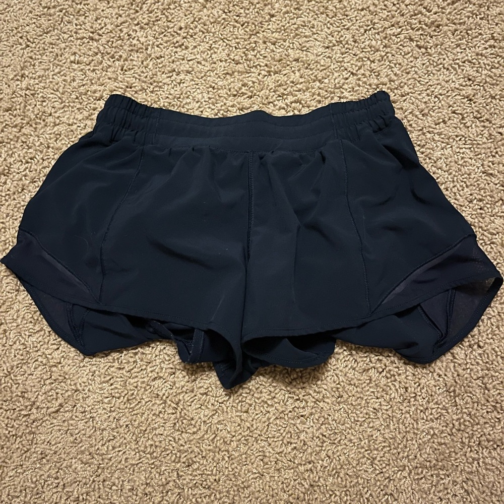 Lululemon hotty hots low rise 2.5
Size 8
Color: true navy